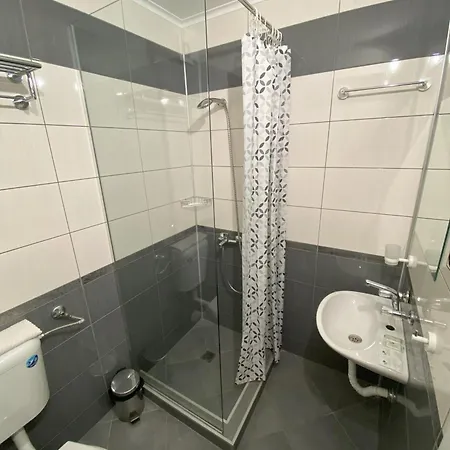 Stemak ホテル ポモリエ